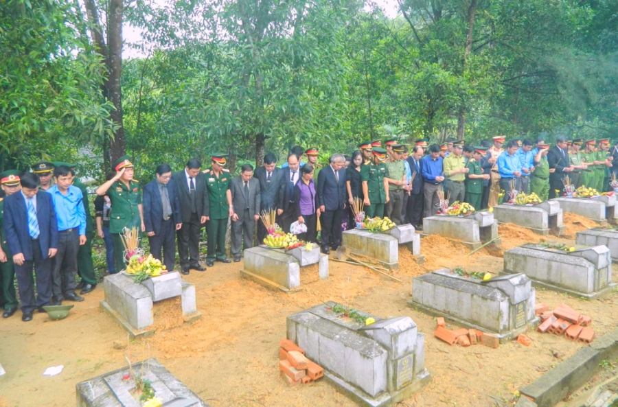 Xuc dong tai le an tang 12 hai cot liet si hy sinh tai Lao ve dat me hinh anh 12