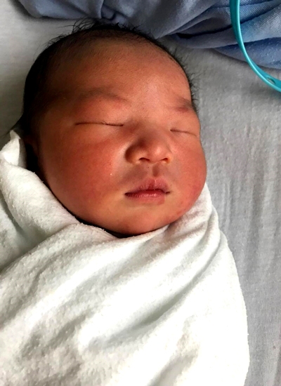 Hai lần sinh nở trước, anh bận đi diễn nên không thể ở cạnh bà xã. Lần này, anh bỏ hết lịch diễn để sang Canada để chào đón con. Vợ anh trước đó được người thân nam ca sĩ chăm sóc.