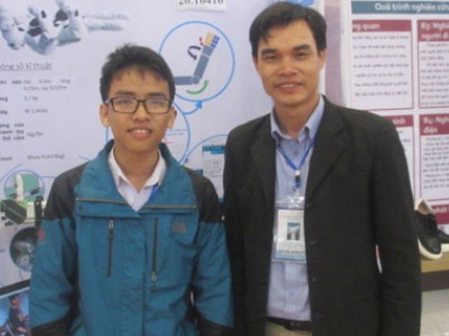 hoc tro che canh tay robot va con so 3 “dinh menh” hinh anh 2