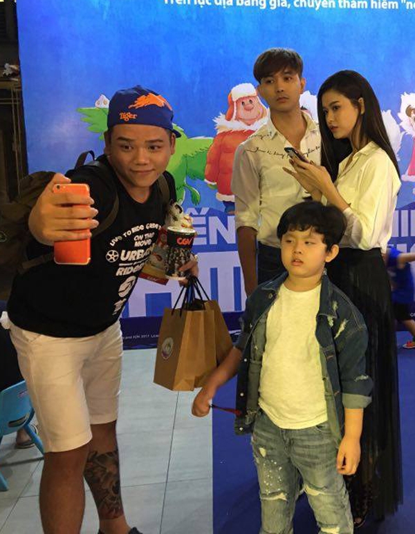 sau-ly-hon-truong-quynh-anh-va-tim-van-vui-ve-di-xem-phim-cung-nhau-5