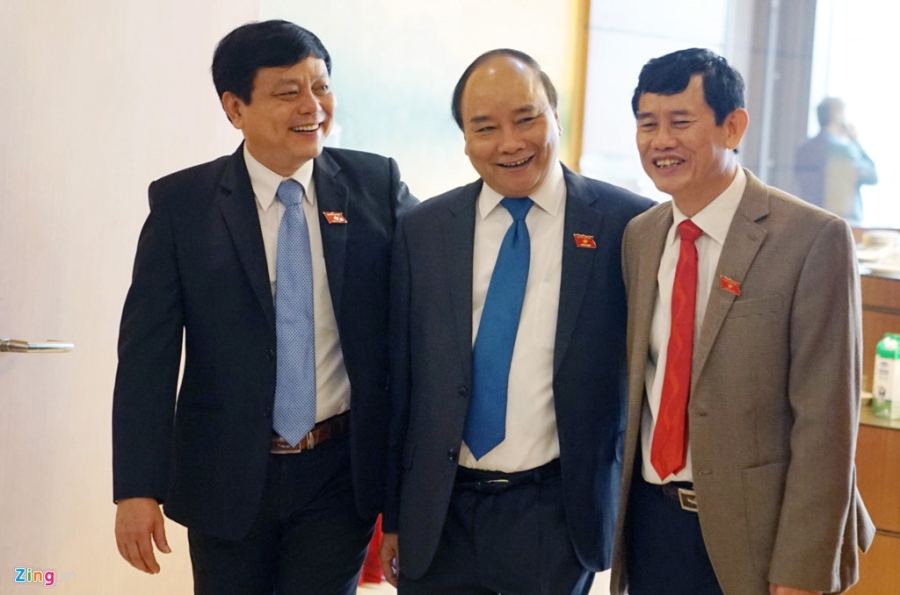 Dai bieu tro chuyen trong phien khai mac ky hop Quoc hoi hinh anh 6