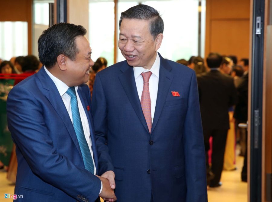 Dai bieu tro chuyen trong phien khai mac ky hop Quoc hoi hinh anh 11