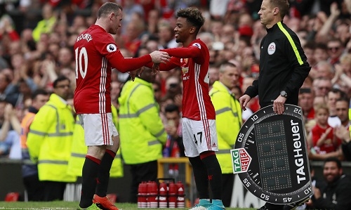em-ho-nani-lam-nen-lich-su-khi-lan-dau-khoac-ao-man-utd