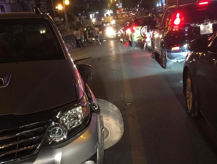 Ford Escape tong lien hoan tren cau vuot hinh anh 4