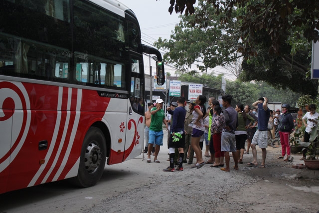 quang ngai: dan dung rao tren duong dang thi cong vi xe chay gay bui hinh anh 4