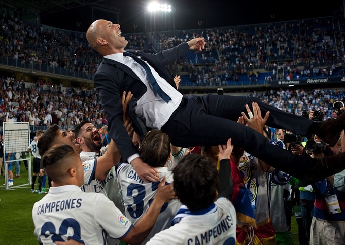 Real Madrid mở hội giữa đêm mừng chức vô địch La Liga