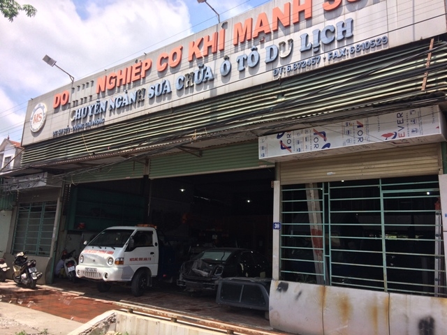  Cơ sở 2 của gara Mạnh Sơn trên đường Ngọc Hồi (Hoàng Mai - Hà Nội) - Nơi nhiều chủ xe gặp nạn tố cáo bị chém đẹp. 