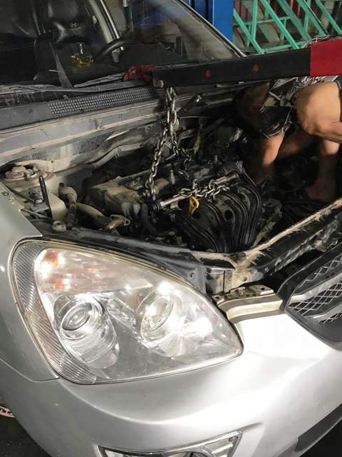  Chiếc xe của anh Lê Cường bị nhân viên gara Mạnh Sơn tự ý bổ máy. 