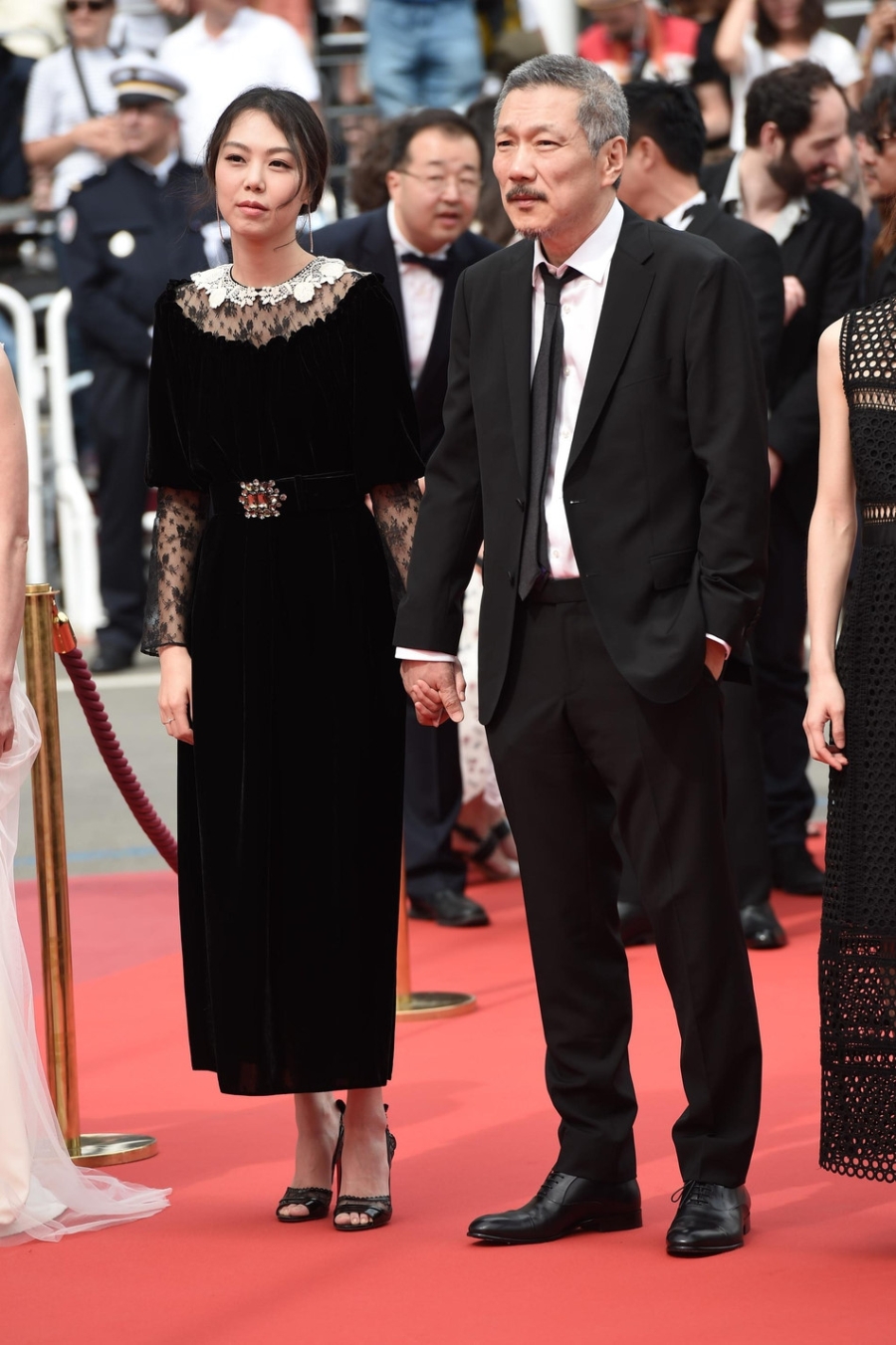 Ba cap doi 'dot nong' tham do Cannes ngay thu 6 hinh anh 4