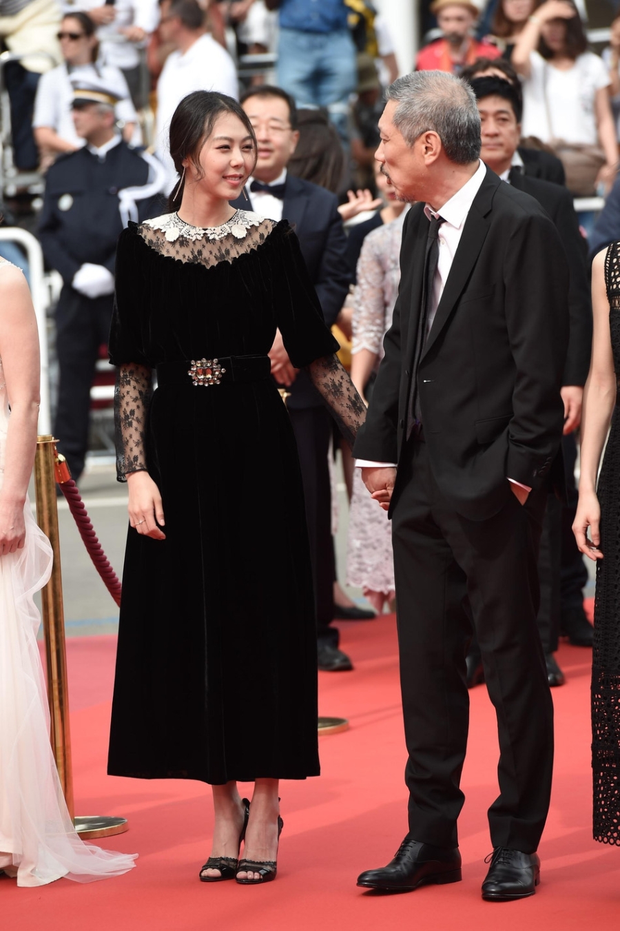 Ba cap doi 'dot nong' tham do Cannes ngay thu 6 hinh anh 5