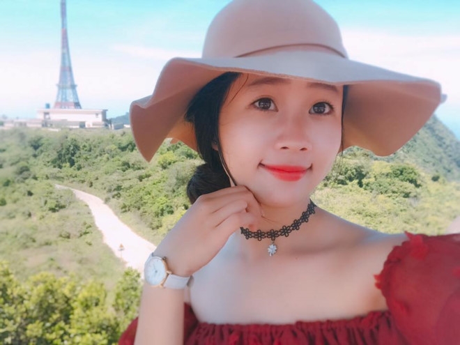 Co gai giau mat gay thuong nho voi giong doc ngot ngao hinh anh 2