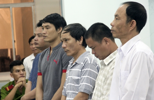 Các cựu công an huyện Khánh Sơn (Khánh Hòa) tại phiên tòa, năm 2016. Ảnh: Xuân Ngọc
