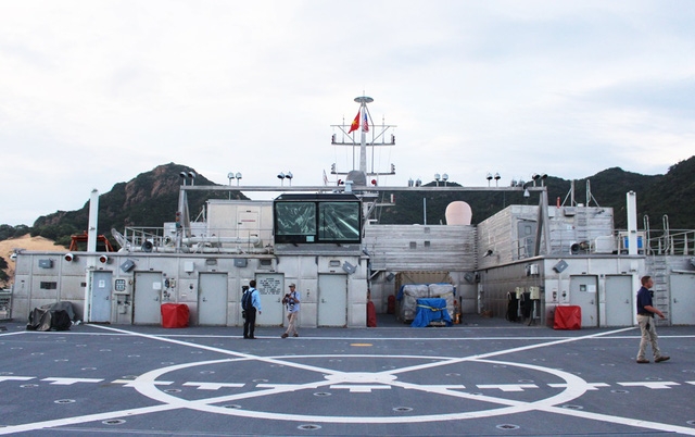 Tàu vận tải viễn chinh cao tốc Mỹ - USNS Fall River còn có một sân bay trực thăng ở phía sau