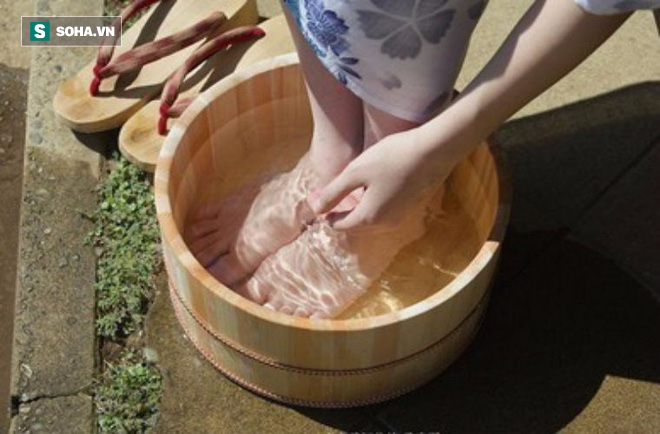 Mùa hè dễ bị hôi chân: 13 mẹo đánh bay mùi, chọn ngay chiêu phù hợp với bạn! - Ảnh 1.