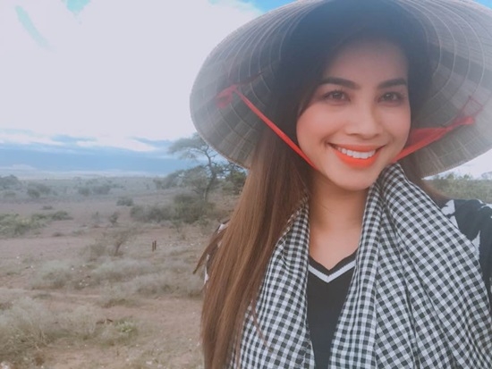 Tin tức showbiz, tin tức giải trí, tin tức sao Việt, tin tức giải trí trong ngày, Ngọc Trinh, Phạm Hương, MC Phan Anh,