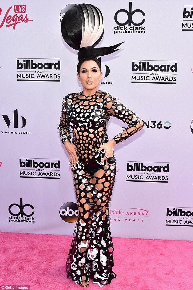 Nhung tham hoa thoi trang tren tham do Billboard 2017 hinh anh 5