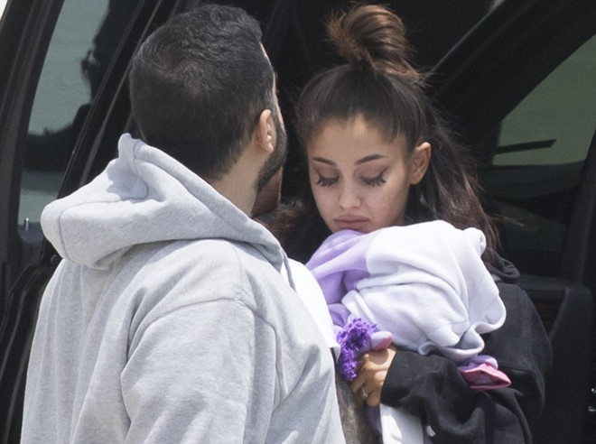 Ariana Grande dau buon xuat hien sau vu no bom o Manchester hinh anh 1