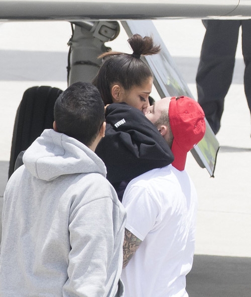 Ariana Grande dau buon xuat hien sau vu no bom o Manchester hinh anh 3