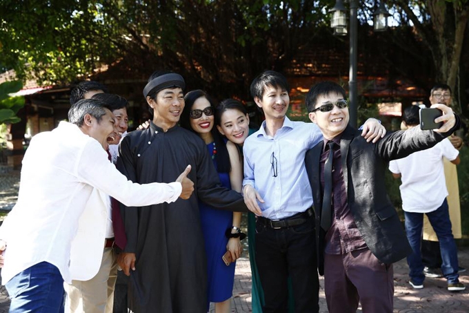 dao-dien-quay-phim-nguyen-tranh-cuoi-vo-kem-25-tuoi-9