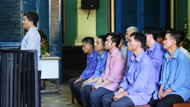 Duoc mien an vi bi AIDS, ong trum ca do tiep tuc pham toi hinh anh 1