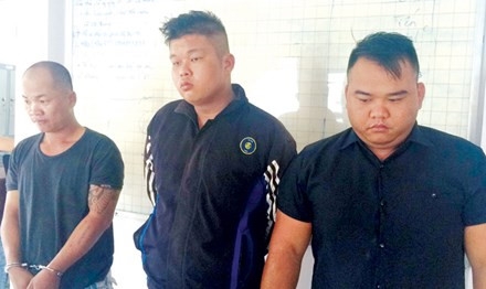 Giang ho doi no thue: An minh duoi nhieu vo boc hinh anh 2
