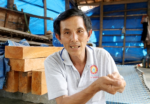 Suốt 25 năm qua, người phu trầm vẫn không thôi ám ảnh chứng kiến anh trai mắc kẹt trong hốc đá lần tìm kỳ nam. Ảnh: Xuân Ngọc