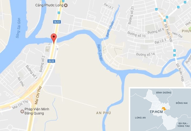 Thai phu thoat chet khi oto kep giua xe bon va xe dau keo o Sai Gon hinh anh 3