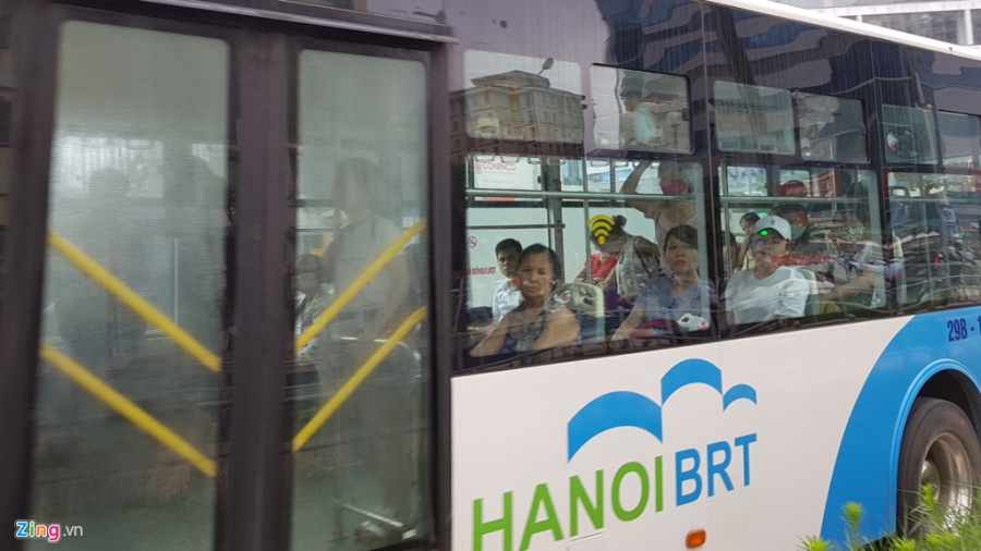 Buyt nhanh BRT sang chat cung, trua vang hoe hinh anh 2