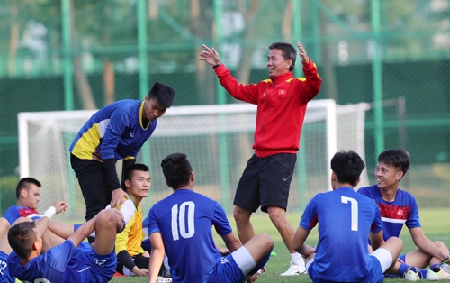 hlv-hoang-anh-tuan-ai-ngai-cau-thu-cua-lyon-khi-dau-u20-phap-1