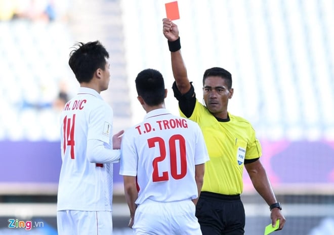HLV Hoang Anh Tuan: 'U20 Viet Nam mat tu tin trong hiep 1' hinh anh 1