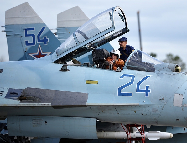 Tiêm kích Su-27 và những mốc son chói lọi: Luôn khiến kẻ địch khiếp sợ - Ảnh 7.