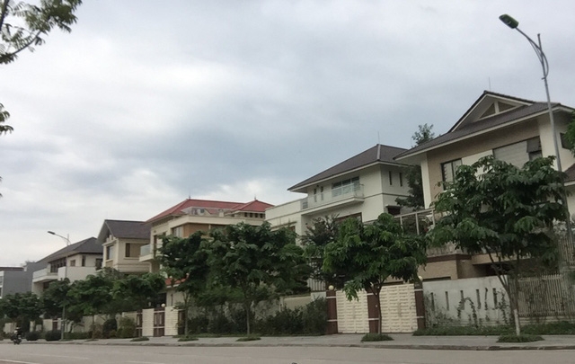  Trước câu hỏi, việc đấu thầu khu “đất vàng” có được công khai và minh bạch, Phó chủ tịch HĐND tỉnh Lào Cai tin rằng, với các thông tin ông nắm được thì các cơ quan chức năng của tỉnh đã làm đúng quy trình. 