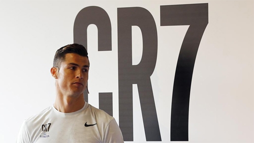 ronaldo-doi-mat-nguy-co-nhan-5-nam-tu-do-tron-thue