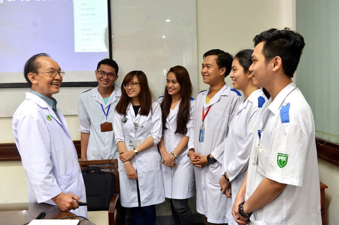 Tuổi 76, bác sĩ Trần Đông A vẫn khỏe như chàng trai 