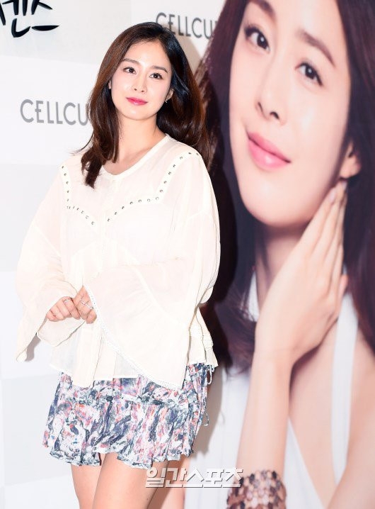 Kim Tae Hee dien ao rong giau bung bau hinh anh 5