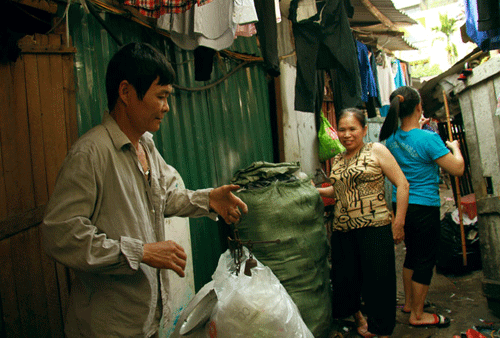 anh: song kho o xom tro “2 tang” ngay giua thu do hinh anh 4