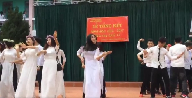 Tranh luan ve hoc sinh lop 12 'nhay nhu len san' sau le tot nghiep hinh anh 1