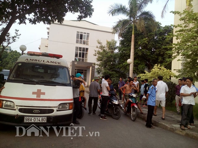 anh: nguoi than dau don ngong cho tin o bv da khoa hoa binh hinh anh 5