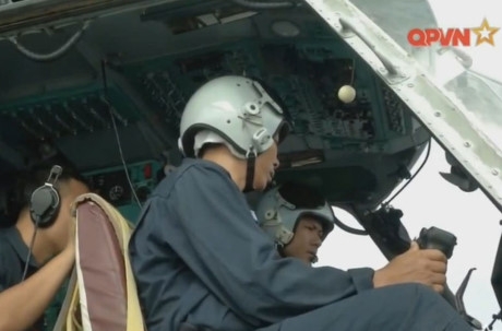 Bat ngo hangar truc thang cua chien ham Gepard Viet Nam - Anh 15