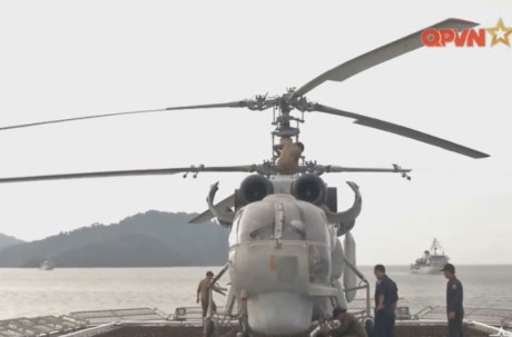 Bat ngo hangar truc thang cua chien ham Gepard Viet Nam - Anh 16