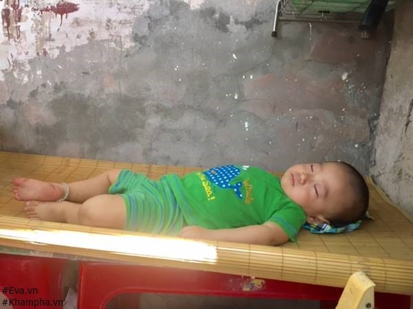 be trai ngu tren via he nhieu thang nay va cau chuyen day xuc dong phia sau do - 3