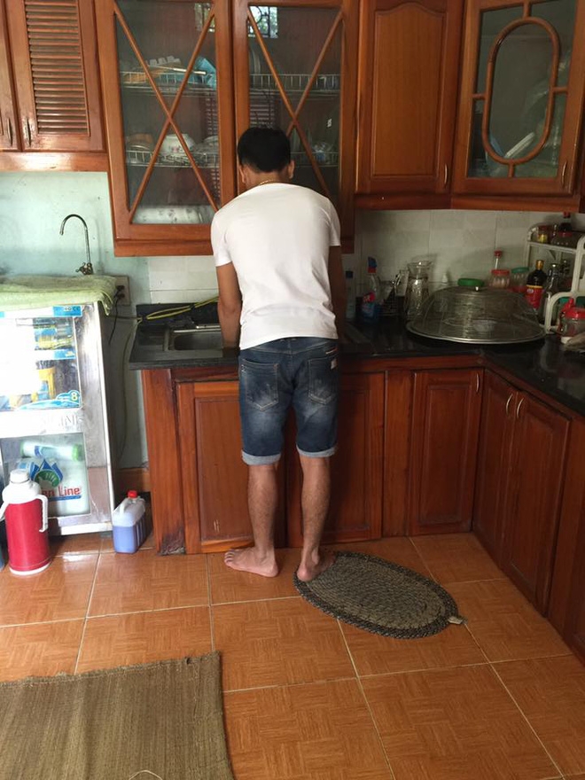 Đến nhà người yêu chơi, cô gái được đãi tiệc “1 quả cà ăn 3 bát cơm” khiến dân mạng choáng váng - Ảnh 3. Đến nhà người yêu chơi, cô gái được đãi tiệc “1 quả cà ăn 3 bát cơm” khiến dân mạng choáng váng - Ảnh 3.