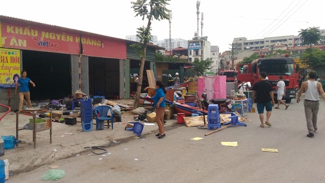ha noi: chay lan cong nhan, xe may bi lua thieu chay hinh anh 6