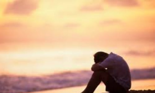 Mẹ ngoại tình khiến tình cảm vợ chồng tôi ảnh hưởng lớn