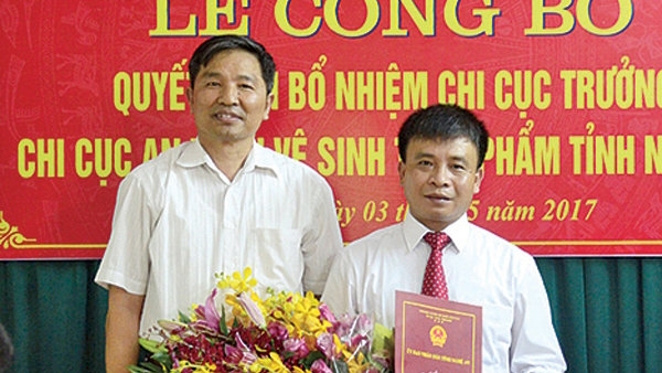 Làm rõ nghi vấn 'sinh con thứ 4 vẫn lên chi cục trưởng' 