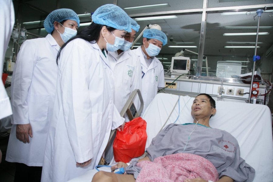 bo truong y te: khan truong tim nguyen nhan tai bien o hoa binh hinh anh 1