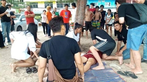 dang hen ho giũa trua náng, cap tinh nhan bi set danh trung hinh anh 1