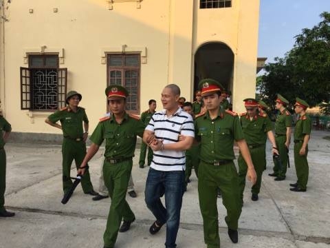 Điều hành buôn heroin ngay khi bị giam: 5 án tử hình 