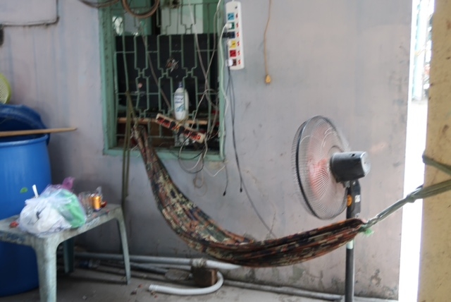 mau thuan vi bi giau dien thoai, em dam chet anh ho hinh anh 1