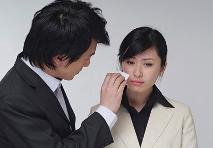 Giải thích mãi mà vợ vẫn không hiểu cho tôi chuyện 'bóc bánh trả tiền'